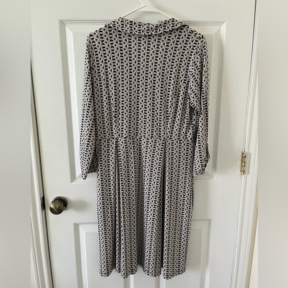 Kenar Black and Tan Geometric Midi Shirt Dress - Picture 4 of 9